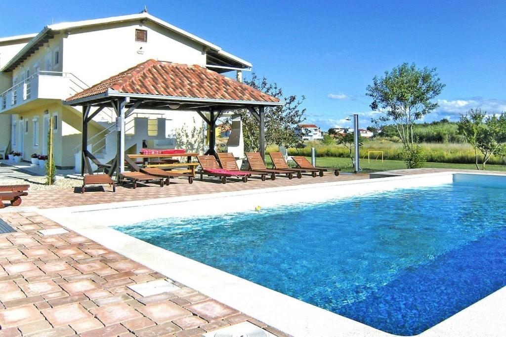 Appartement Lug, Privlaka With Pool *